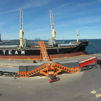 Panamax-type ship loader
